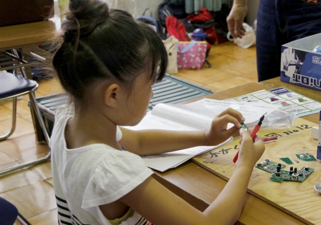 なんとなく出来るんです・・子どもは。すごい才能です。